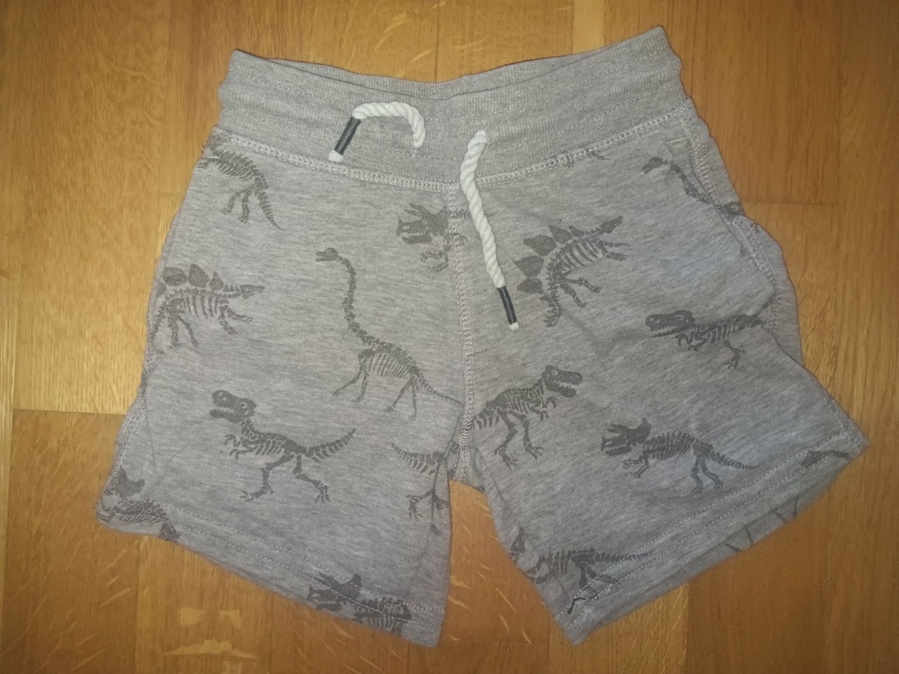 Lotti & Set di vestiti: Kinder Kleider Paket, Gr. 98/98-104 – Usato da Gelterkinden venduto da ram_5vkp 6