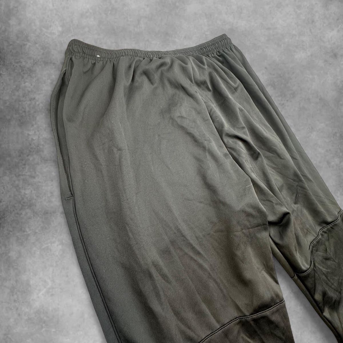 Nike Pantalons: Nike sweatpants black – D'occasion à Erlinsbach SO par TogaResell 3