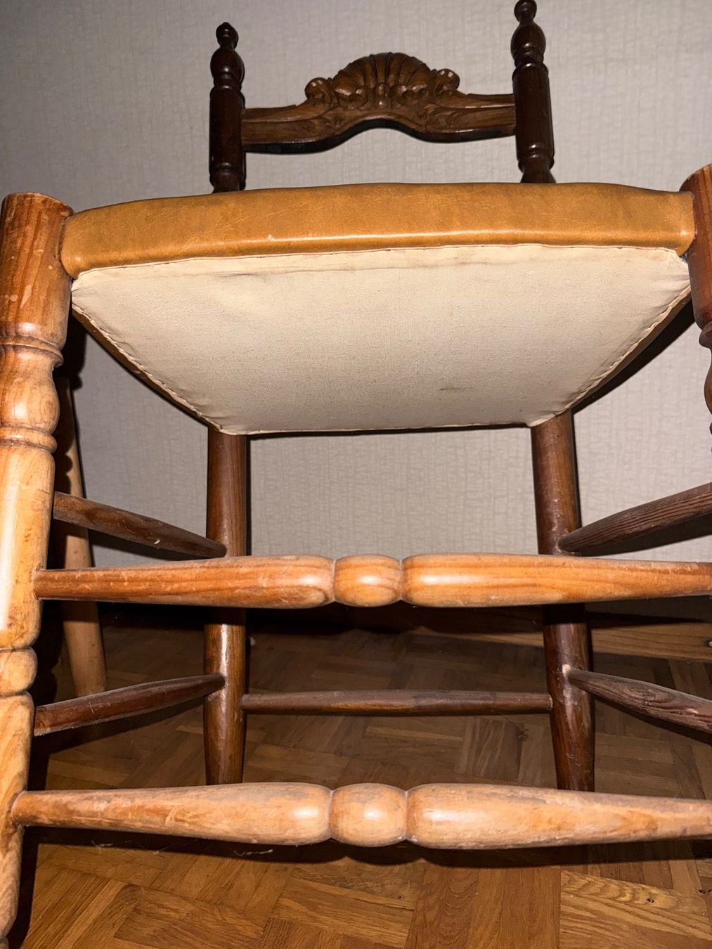 Chaises: Holzstuhl mit Leder Sitz braun – D'occasion à Thayngen par laylay_xD 2