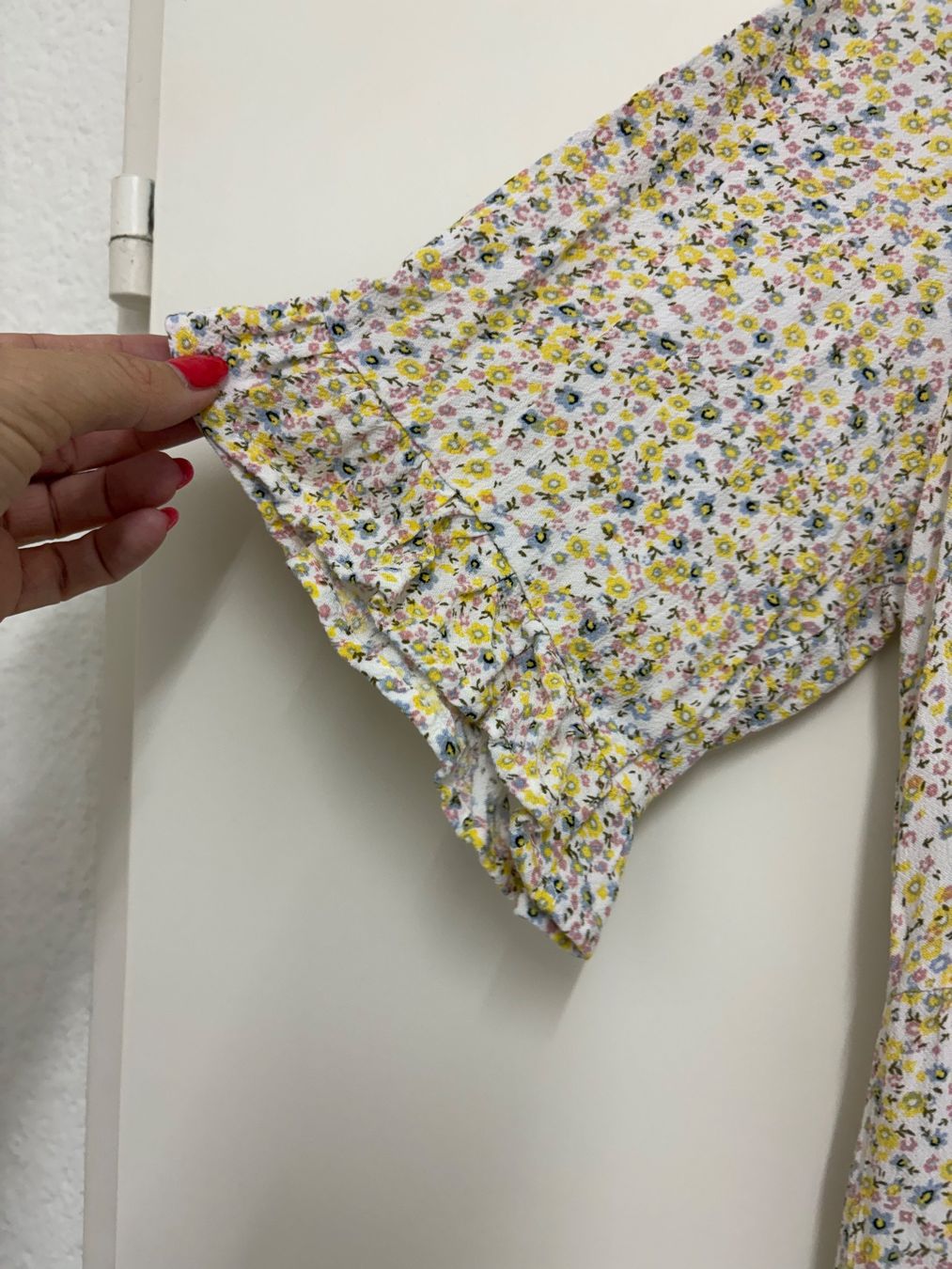 Vestiti: Kleid mit Blumenmuster Grösse M Damen kurzarm – Usato da Basel venduto da Tierschutz-Flohmi 1