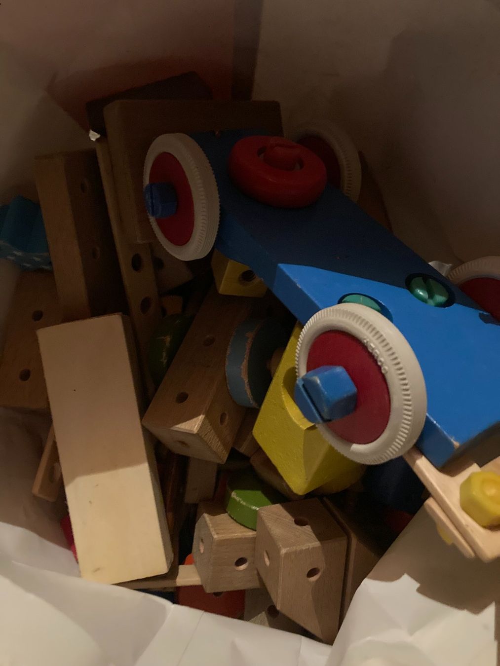 Giocattoli: Kiste mit Holzspielzeug – Usato da Zürich venduto da natida78 1