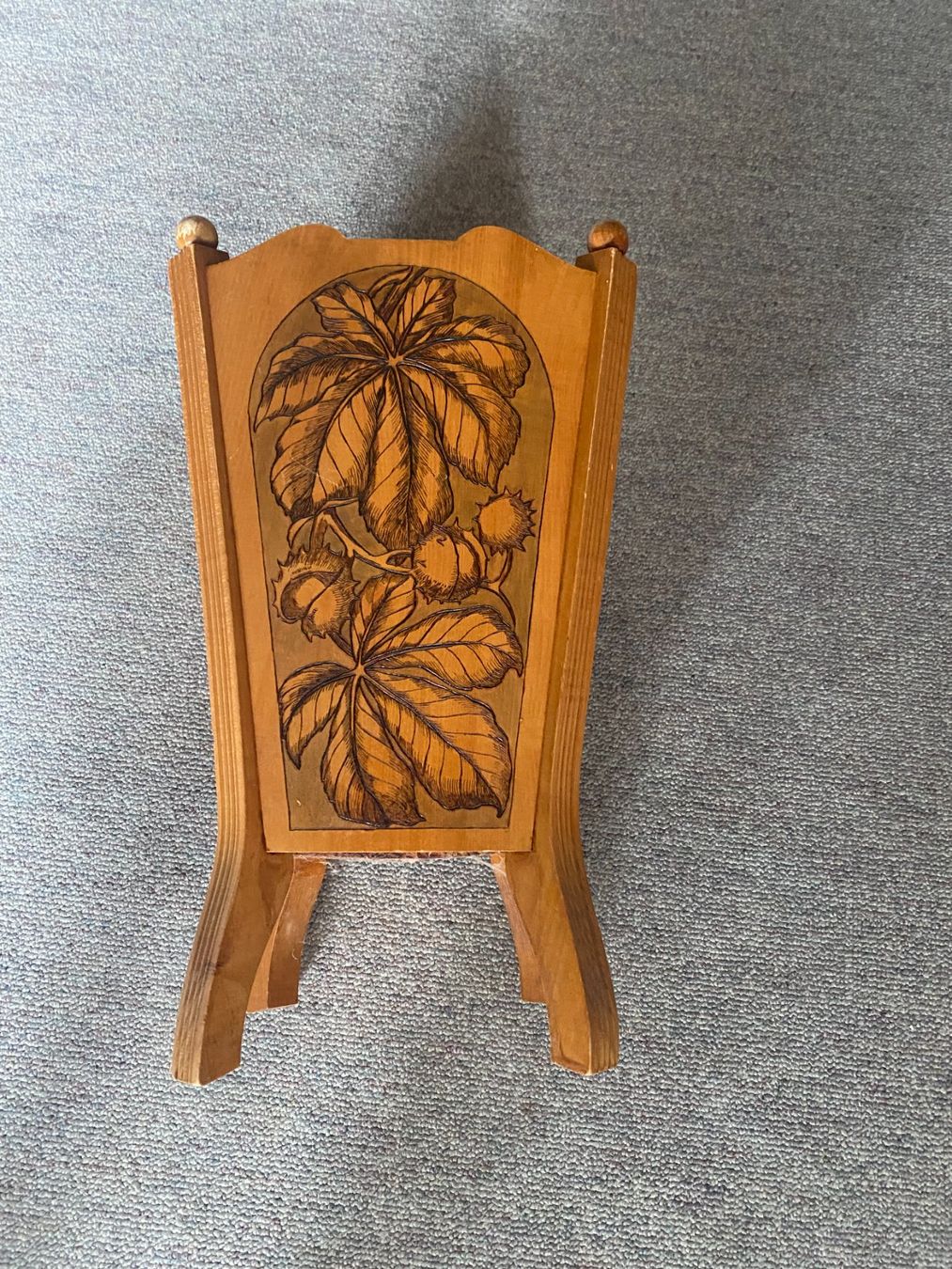 Altro per la casa: Holz-Blumenständer mit Kastanien-Motiv – Usato da Unterterzen venduto da bac_287t 1