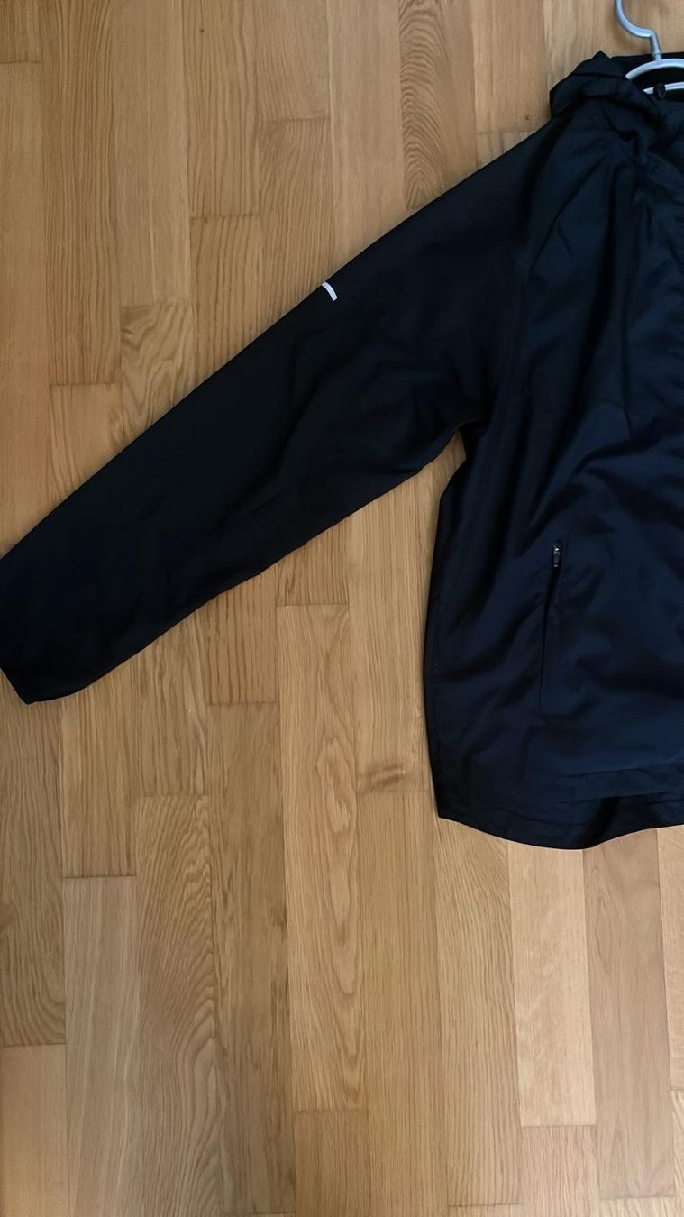 Nike Vestes: Veste a capuche Nike running – Neuf (Voir description) à Fribourg par mal_8zjh 5