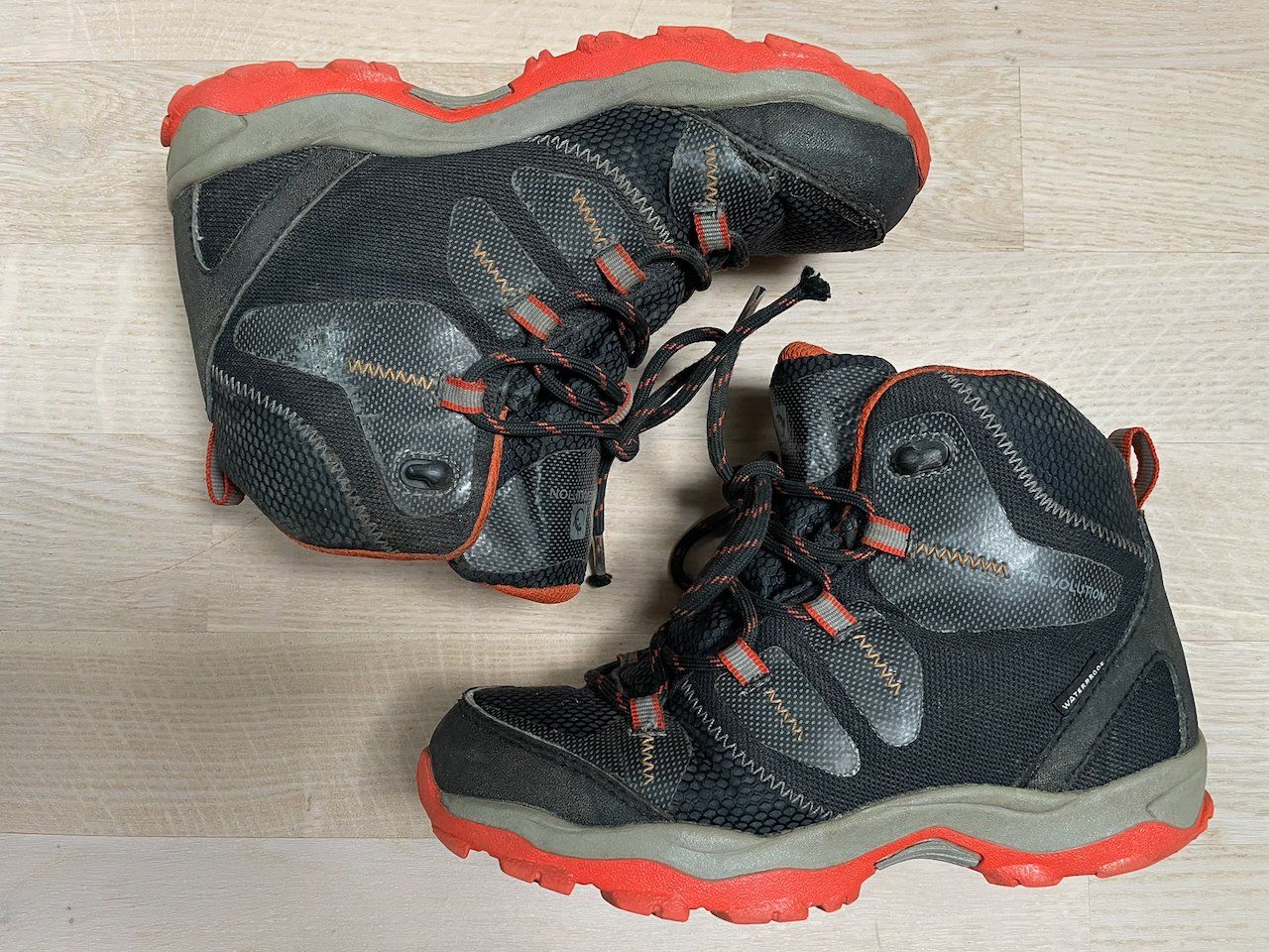 Trevolution Scarpe per ragazzi: Wanderschuhe von Trevolution (Grösse 34) – Usato da Zürich venduto da 0parker0 2