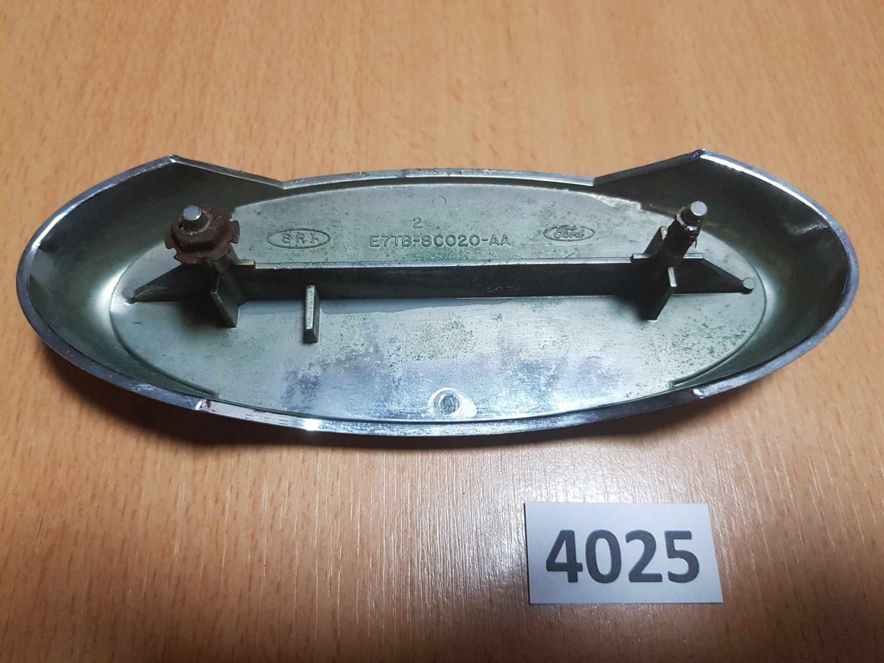 Ford Tutti pezzi di ricambio auto: Ford Emblem – Usato da Niedergösgen venduto da usc_l8gm 1