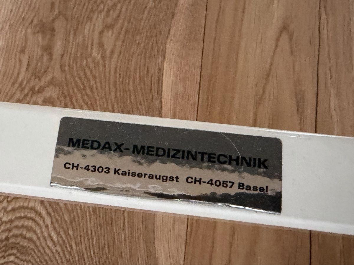 Lettini & sedie per cosmetici: Behandlungsliege Massageliege elektrisch – Usato da Stadel venduto da Sga2 2