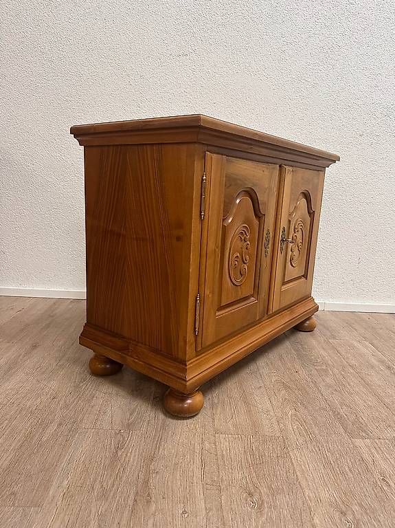 Kommoden: Vintage Barock Nussbaum Sideboard von Fässler – Gebraucht aus Obernau von Arche_Noah_Brocki 4