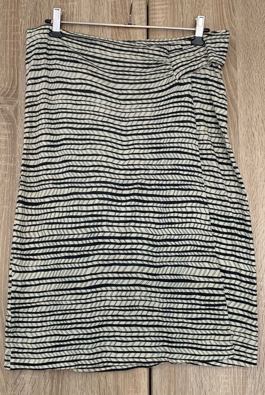 Max Mara Röcke: Weekend Max Mara Jupe Grösse S Jersey offwhite schwarz – Gebraucht aus Nussbaumen AG von brigitebardot