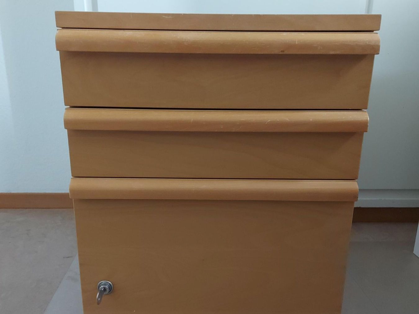 Ikea Banconi: Rollcontainer Buche, 2 Schubladen plus 1 Hängeregister – Usato da Buchs AG venduto da Sushikiller 1
