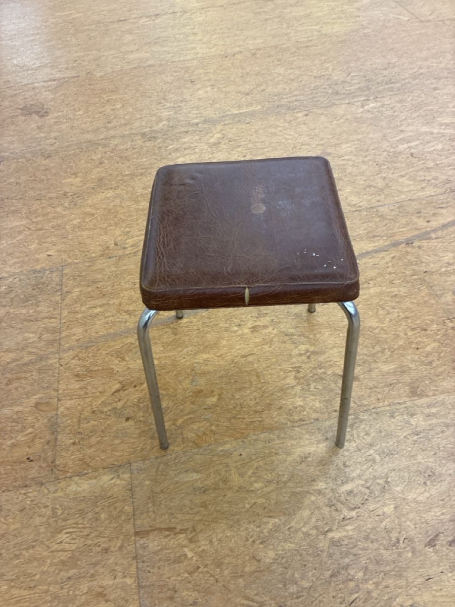 Sgabelli: Vintage Hocker / Sitzhocker mit braunem Kunstlederbezug – Usato da Murgenthal venduto da casatualiq 2