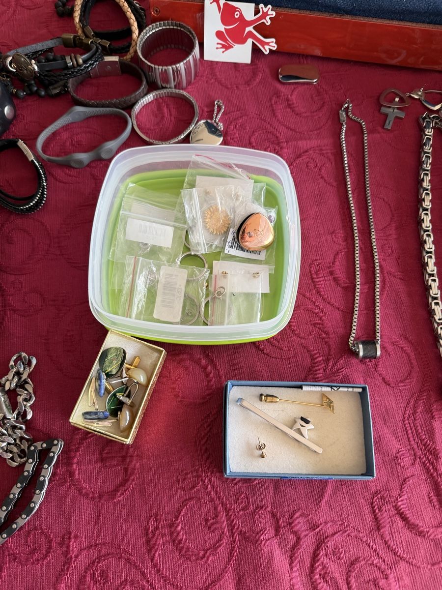 Sonstiger Schmuck: Modeschmuck-, Medaillen- und Pinssammlung – Neu (gemäss Beschreibung) aus Oensingen von jan_27hx 4