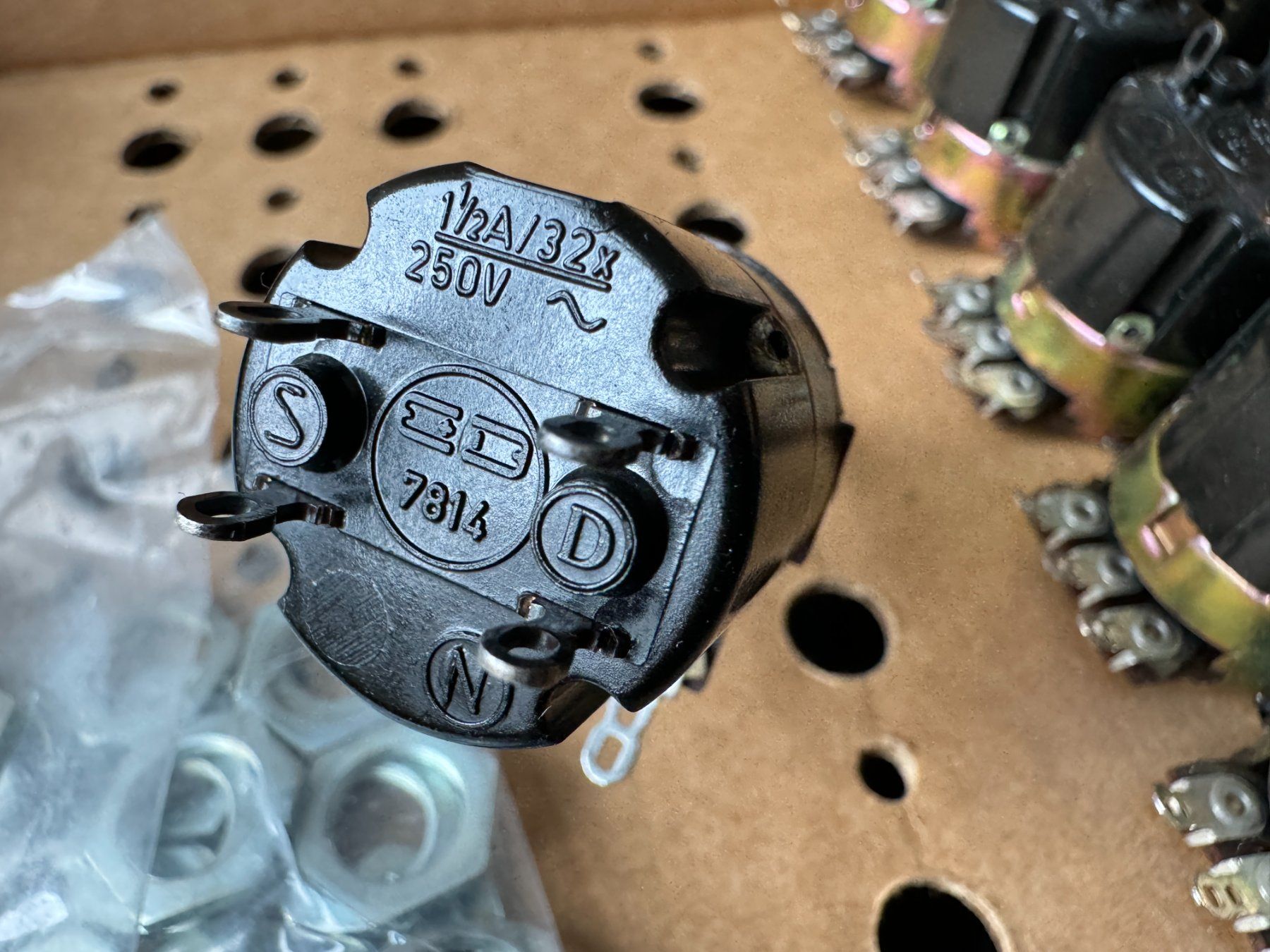 Philips Componenti elettronici: 2x PHILIPS Potentiometer Lin 10k Ohm & Switch Schalter 250v – Nuovo (secondo la descrizione) da Zürich venduto da Malco0 3