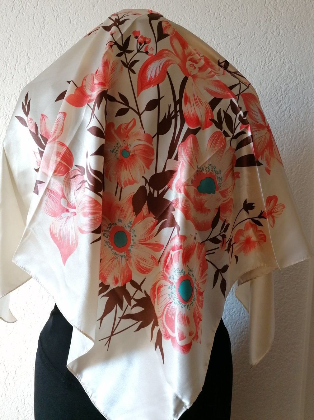 Foulards & écharpes: Schönes Seidentuch, Blumenmuster, apricot-creme – Neuf avec emballage d'origine à Zollikofen par Blackie 8