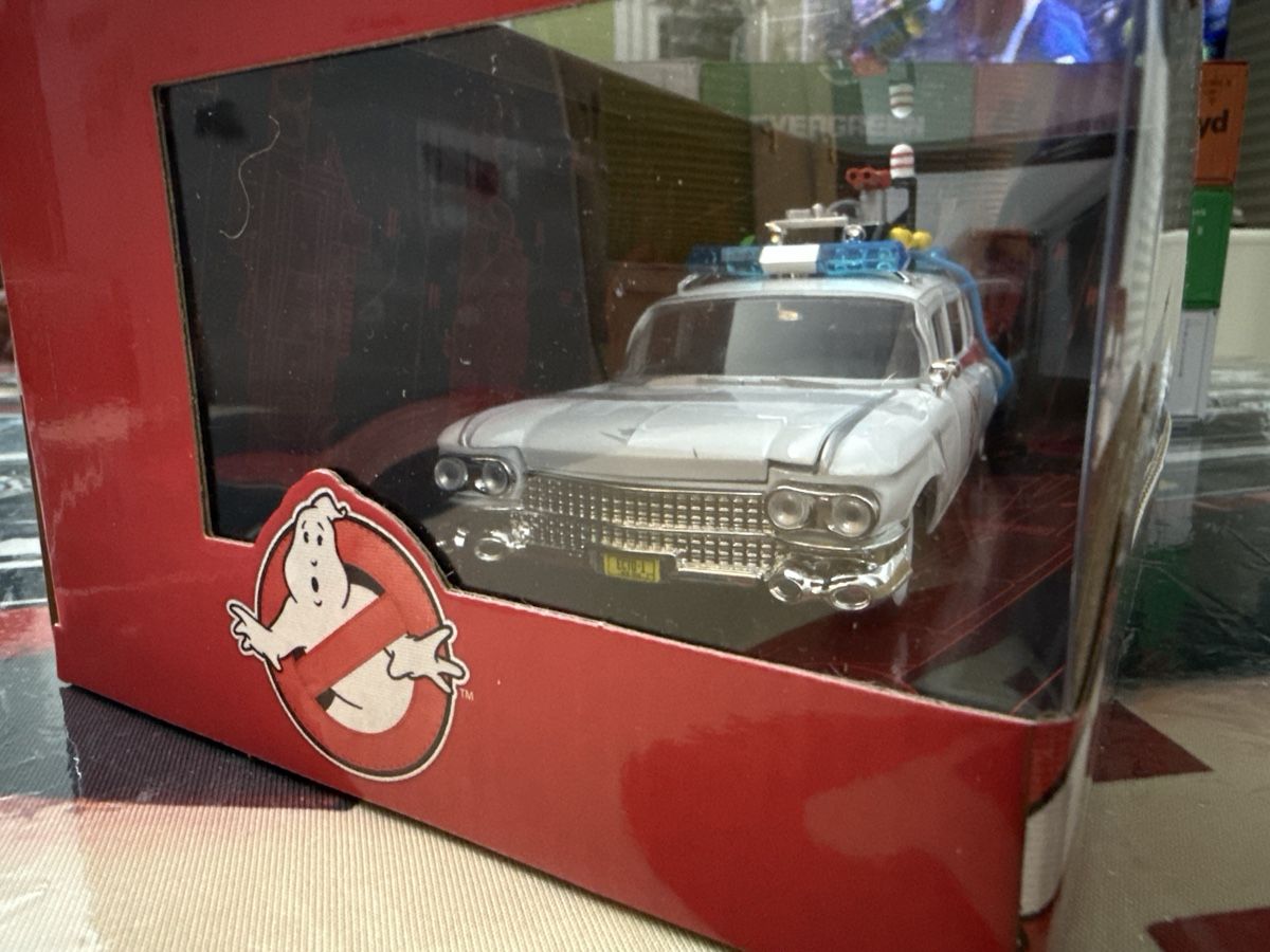 Jada Toys Modellini d'auto: Ghostbusters Ecto-1 Auto Neu in OVP, – Nuovo e nell'imballaggio originale da Basel venduto da Zomeg 1