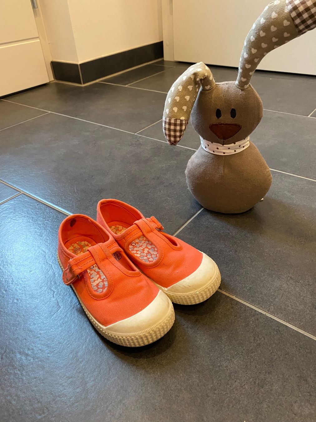 Chaussures filles: Riemchenballerina Stoffsneaker, Gr. 28 – D'occasion à Summaprada par hirschuh506