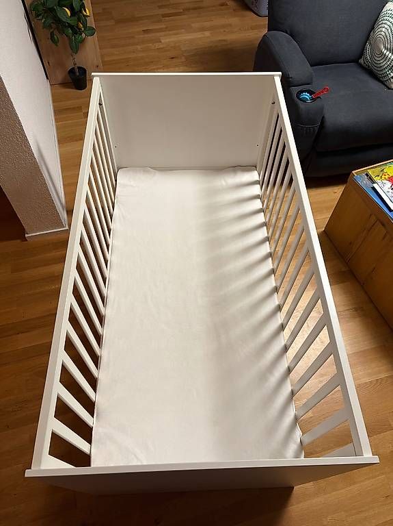 Letti: Lit de bébé avec matelas et protection – Nuovo (secondo la descrizione) da Fribourg venduto da Sbcaro 1