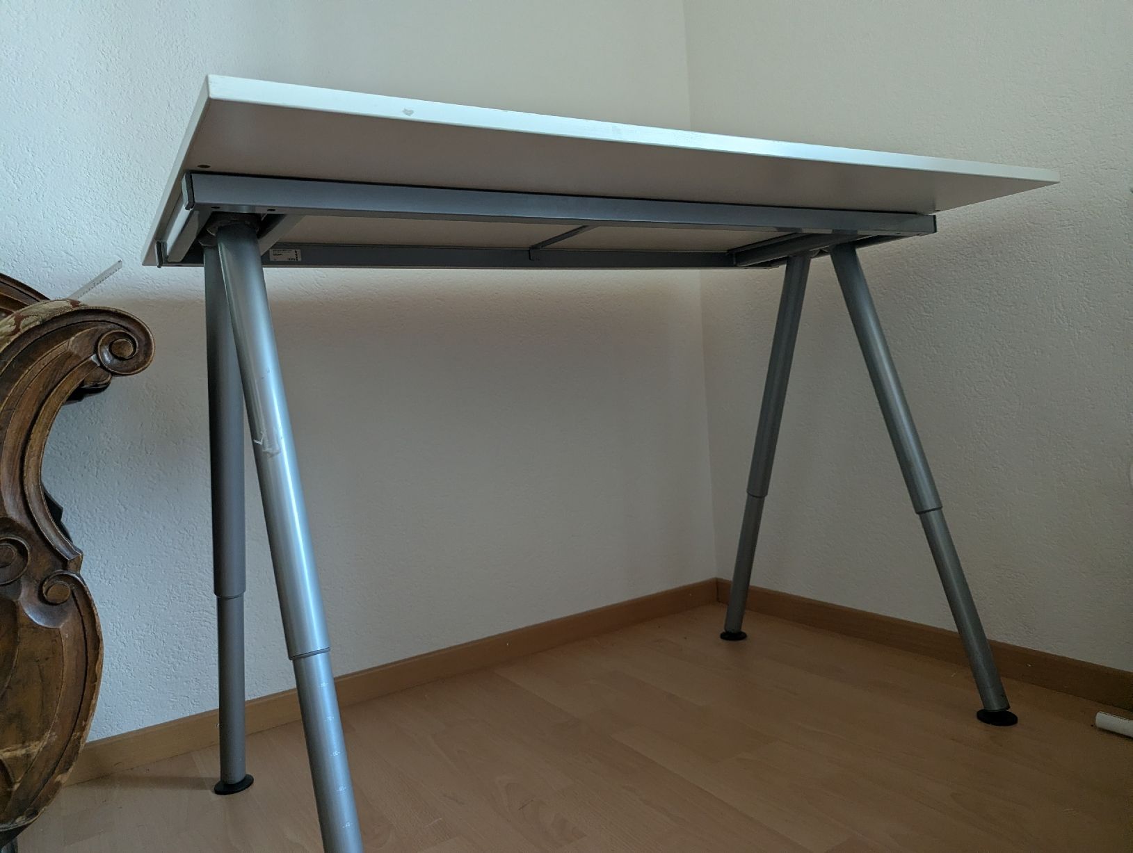 Scrivanie: weisser verstellbarer tisch – Usato da St. Gallen venduto da Jacky097 1