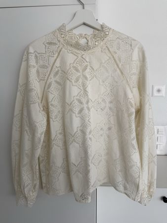 Bluse mit Lochstickerei Muster Mango