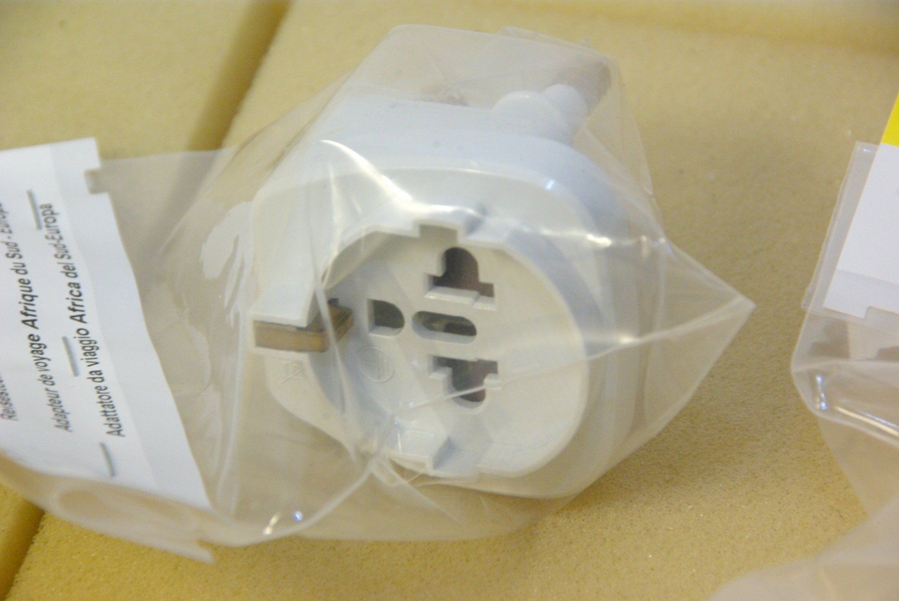 Unità & Adattatore: 2x Reiseadapter / Übergangsstecker, weiss – Nuovo e nell'imballaggio originale da Herisau venduto da Cevianer1844 5