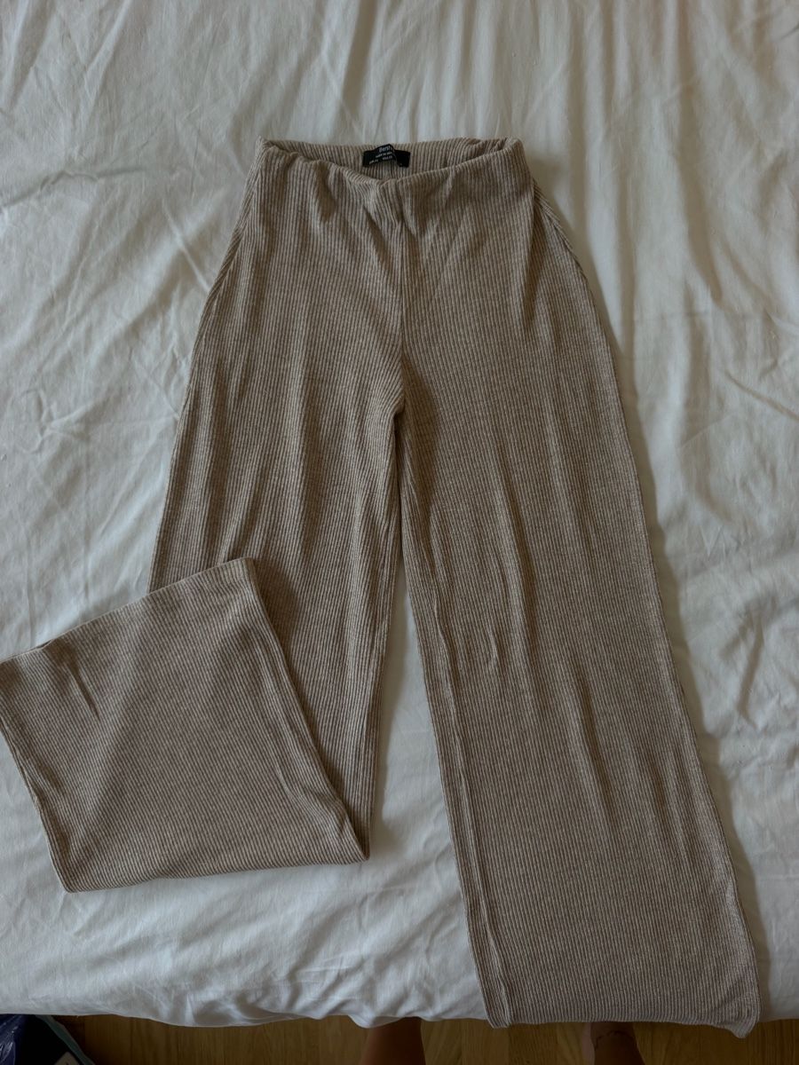 Bershka Pantaloni: Bershka Ribbed pants – Usato da Zürich venduto da lil_h279