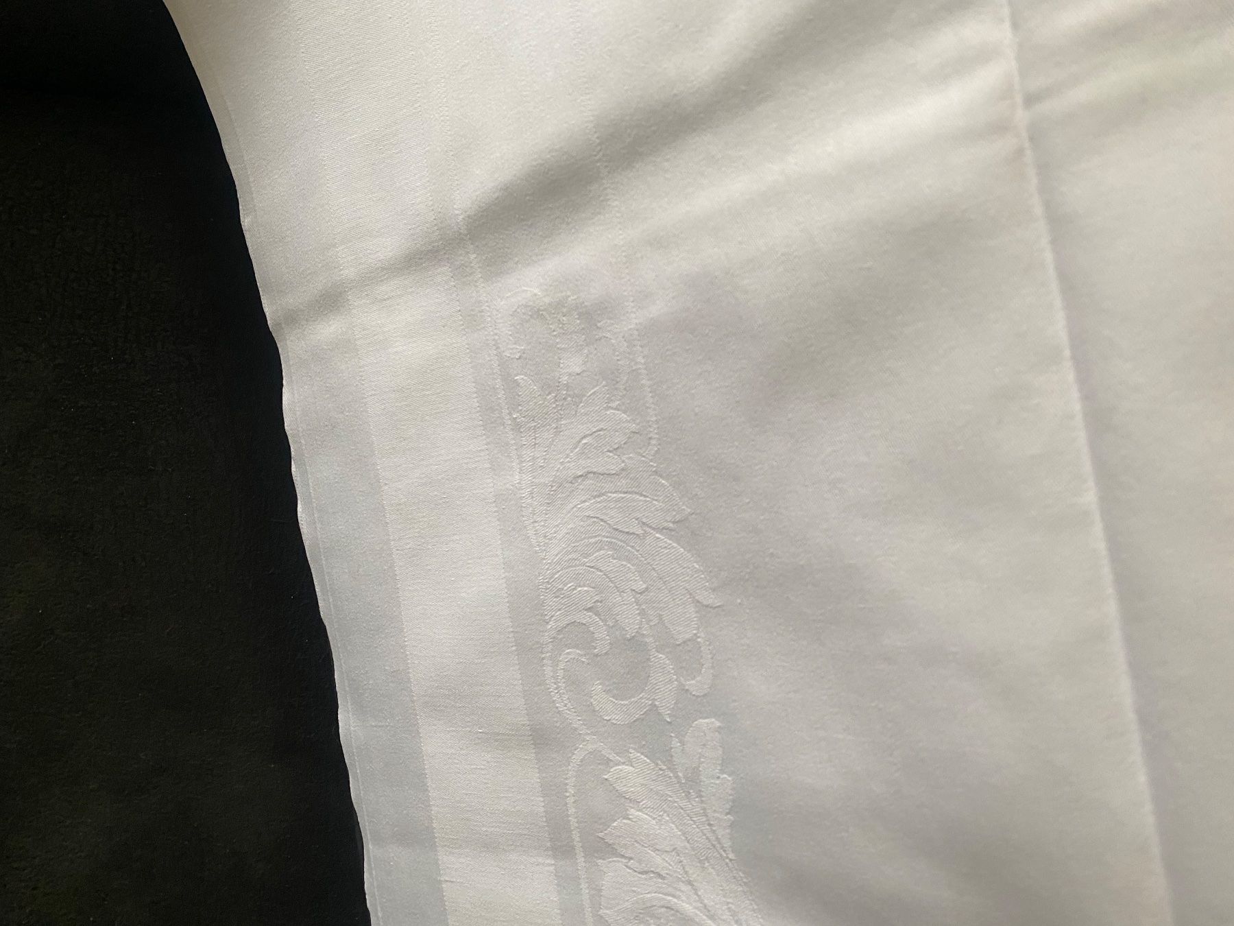 Altra biancheria da tavola: Tischdecke  weiss mit feinem Muster – Usato da Allenwinden venduto da Obalu 1