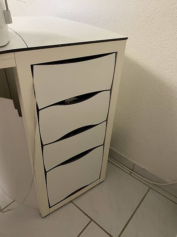 Tables: Nageltisch von Jenny Swiss – D'occasion à Bäretswil par pinky43 2