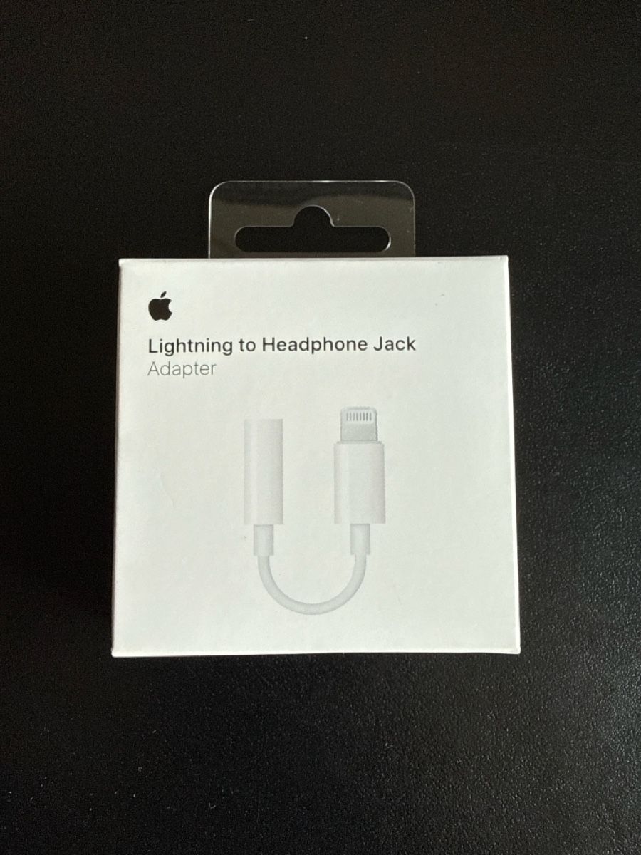 Apple Lecteurs & Adaptateurs: APPLE / Lightning to 3.5 mm Headphone Jack – Neuf avec emballage d'origine à Kirchberg BE par Noelstr