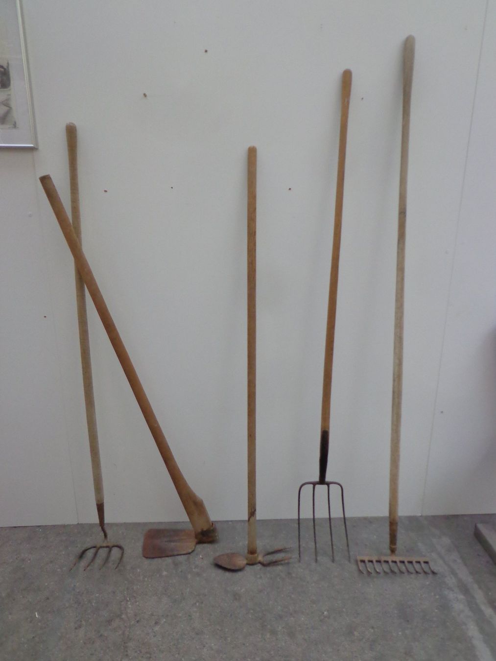 Alle Werkzeuge: 5 alte bewährte Gartenwerkzeuge – Gebraucht aus Zofingen von goezi