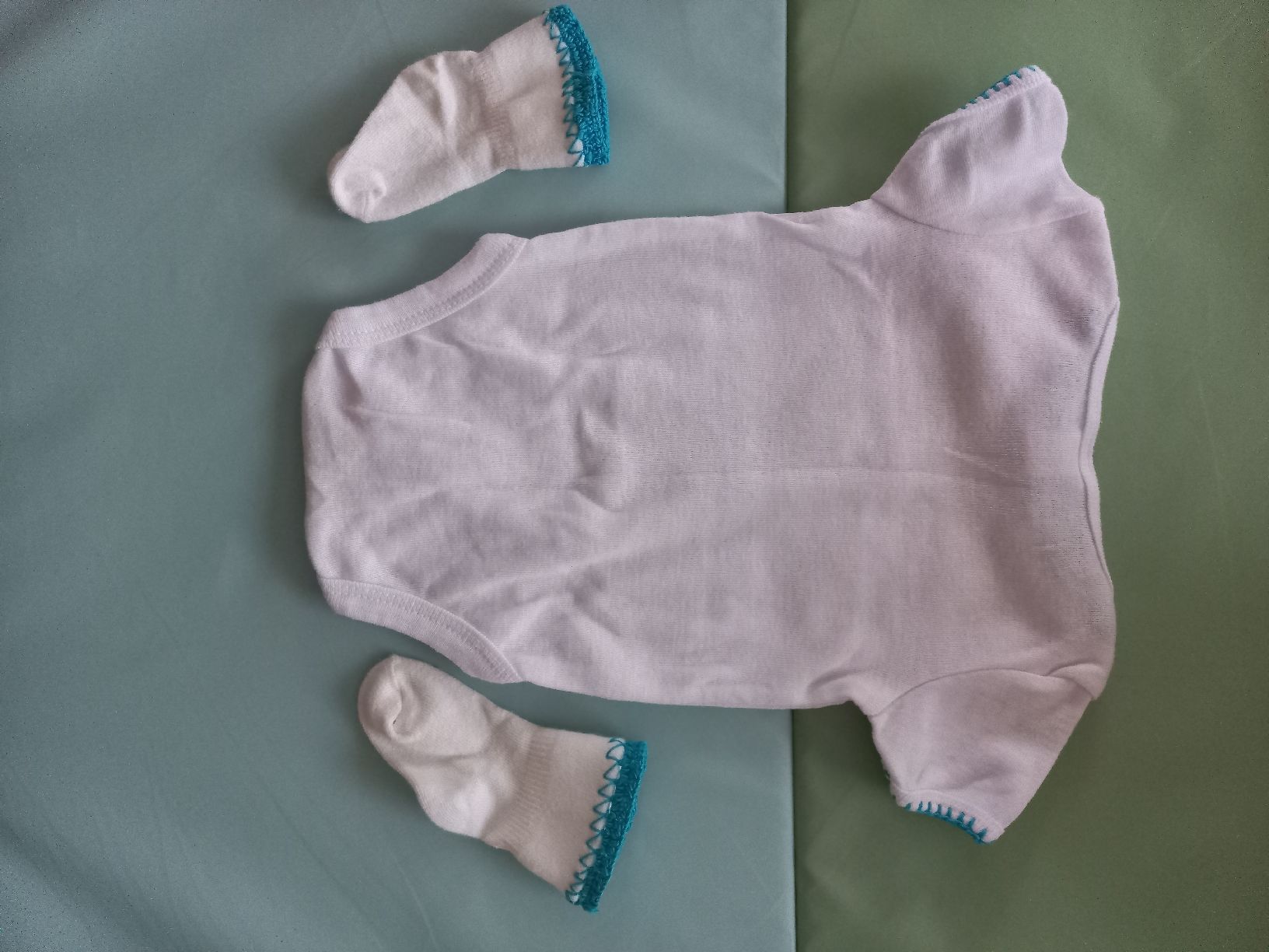 Lotti & Set di vestiti: Kurzarm Body + Socken 3-6 Monate – Nuovo (secondo la descrizione) da Basel venduto da Shena02 1