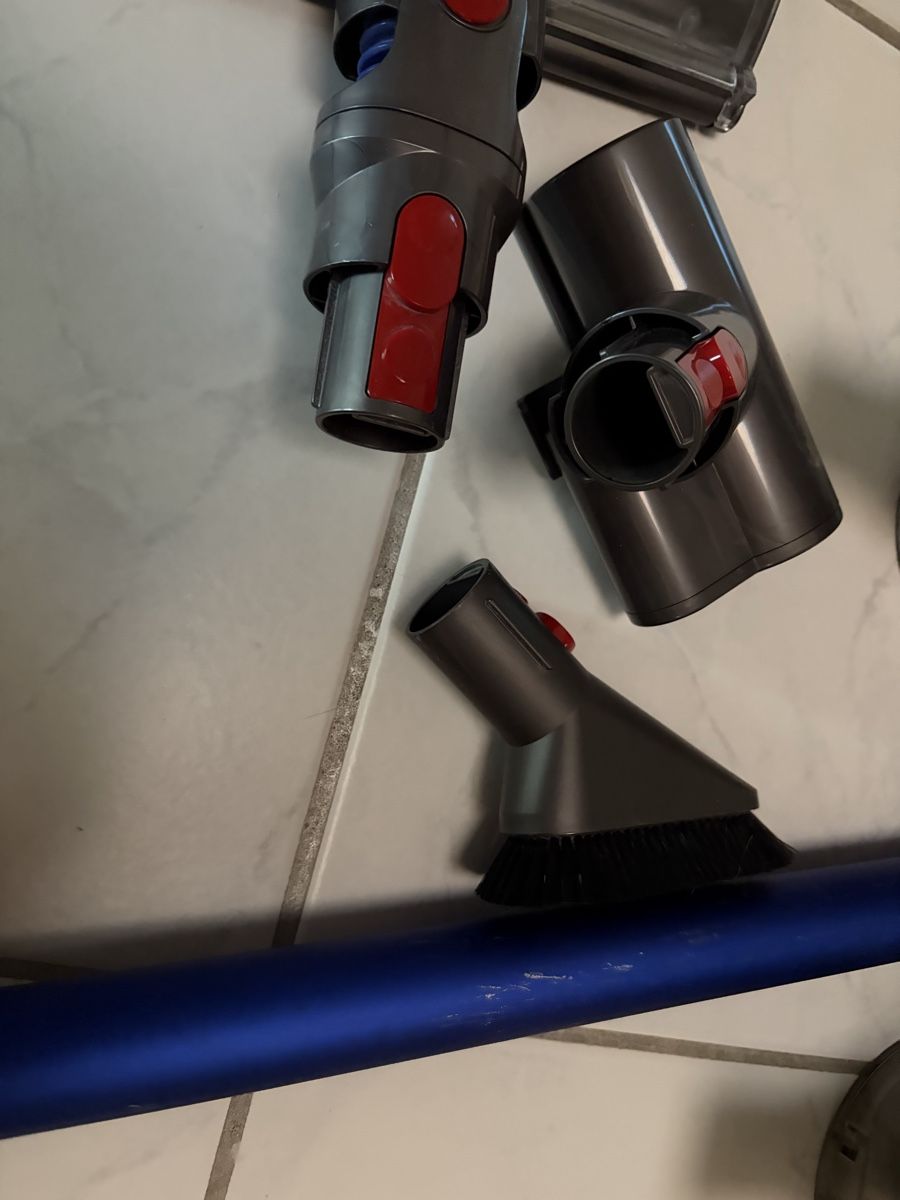 Dyson Staubsauger & Zubehör: 2x Dyson V7 – Defekt aus Therwil von vin_fx2q 2