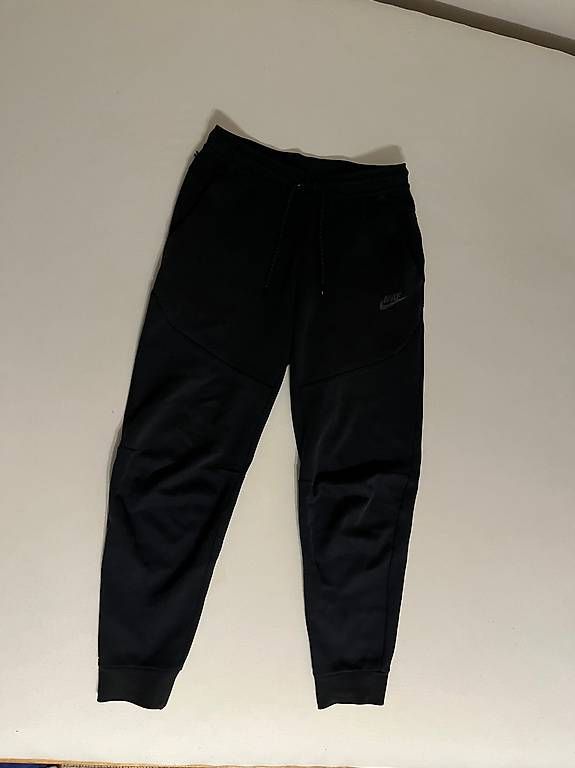 Nike Pantaloni: Nike Tech Fleece Herren Trainerhose – Usato da Ottoberg venduto da yvonne.graenacher