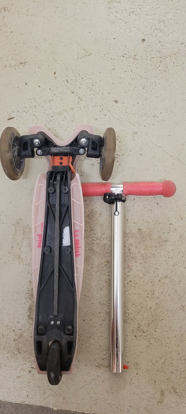 Micro Kickboard: Trottinette Micro Mini Deluxe LED – Neu (gemäss Beschreibung) aus Vevey von obi_n8zc 4