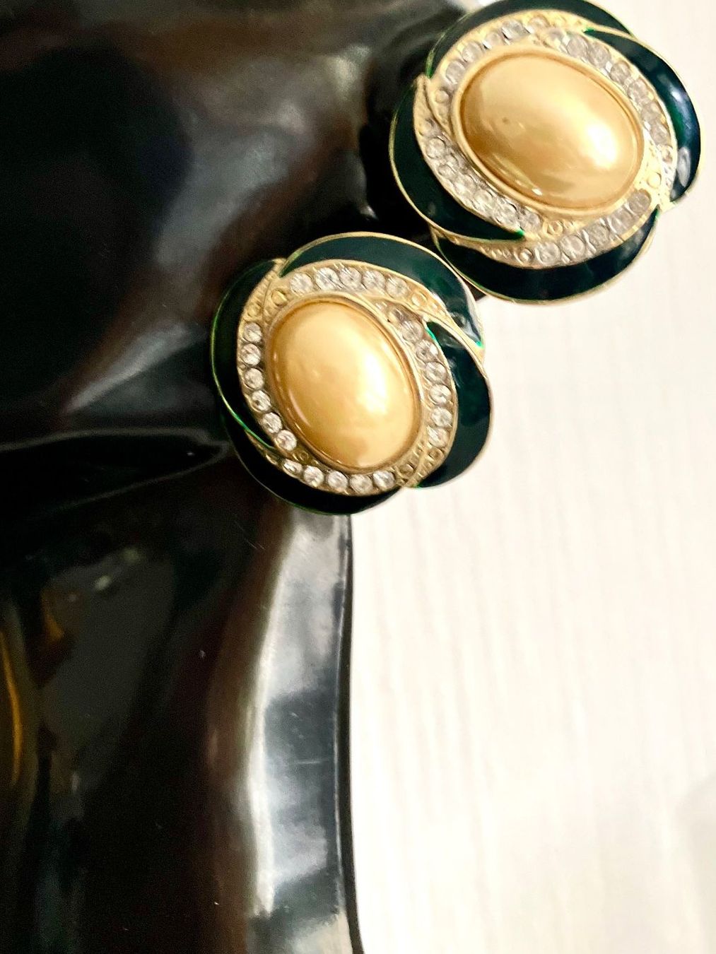 Orecchini pendenti & Orecchini a lobo: Boucles d'oreilles vintage perles et strass doré – Usato da Peseux venduto da CharmeCommerce 5