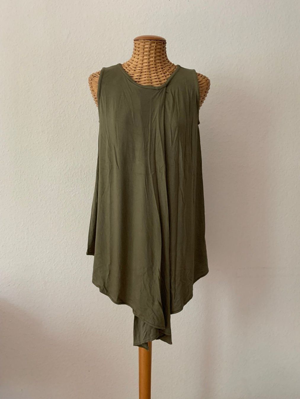 Top: Longtop olivgrün asymmetrisch - S – Usato da Zürich venduto da Diazaio