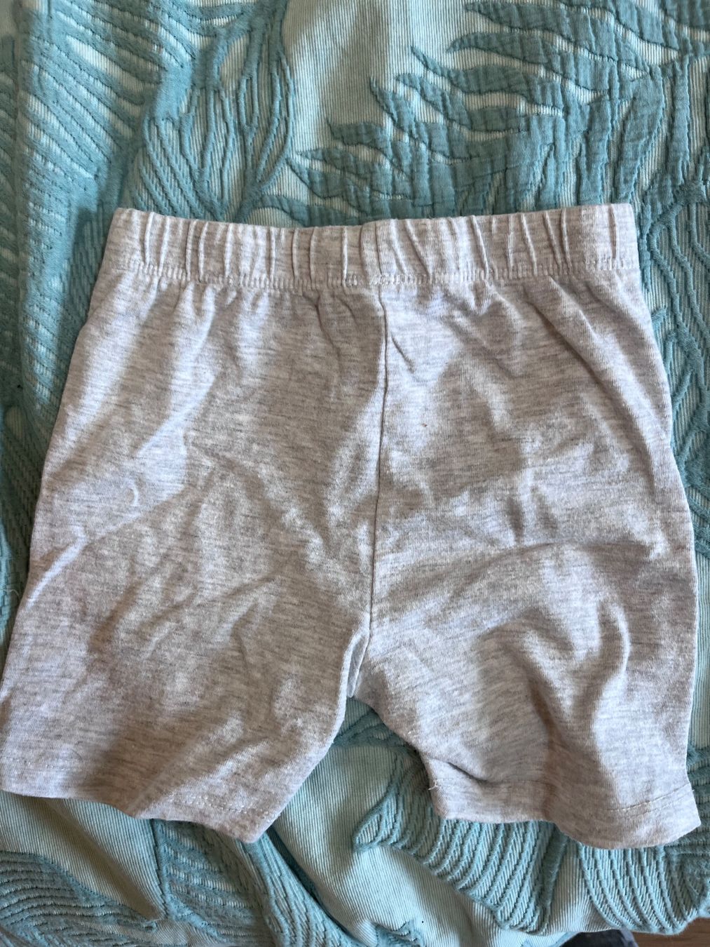 DKNY Pantaloni: DKNY Shorts, Größe 104 – Usato da Umiken venduto da deb_57xk 1
