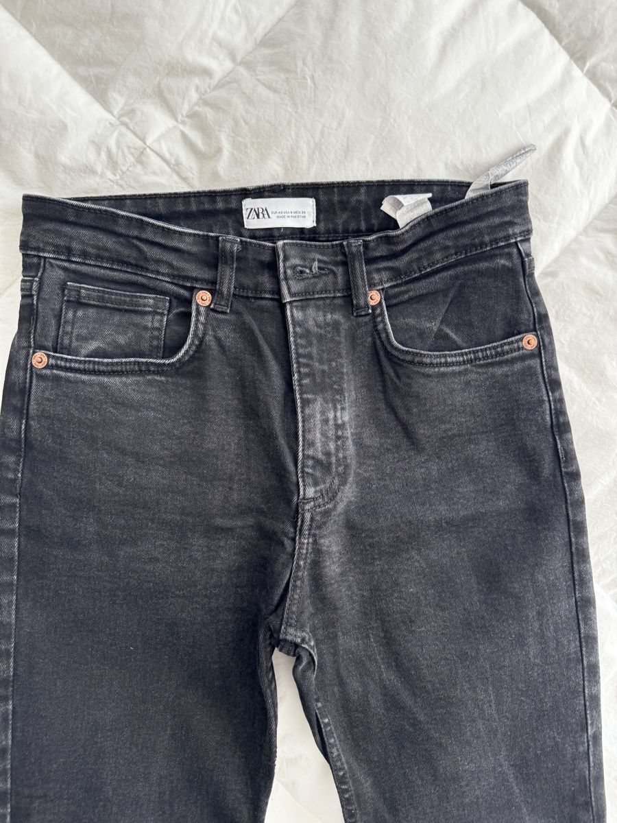 Zara Jeans: Black High Waisted Crop Flared Jeans – Usato da Zürich venduto da Tanja_G88 1