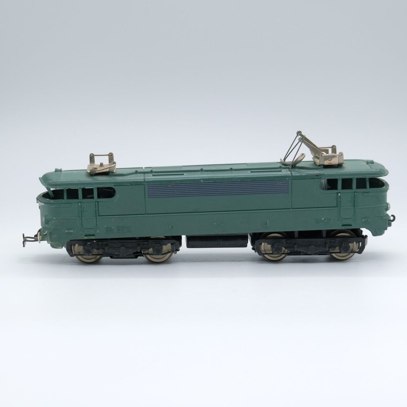 Lima Modelleisenbahnen: Lima SNCF BB 9210 in grün – Gebraucht aus Volketswil von brockipfannenstil 4