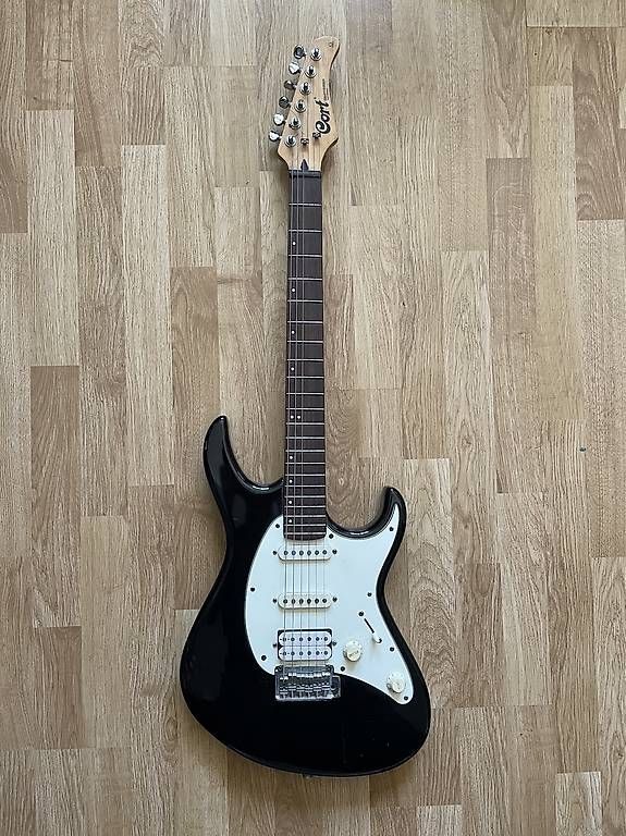 Instruments de musique: Cort E-Gitarre – D'occasion à Basel par dazwic