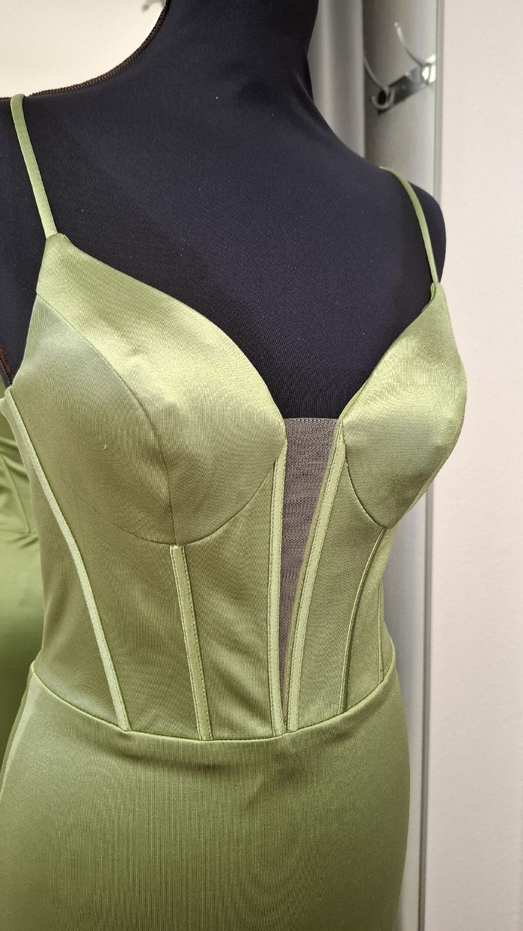 Robes: Abendkleid Green – Neuf (Voir description) à Uster par VMT. 2