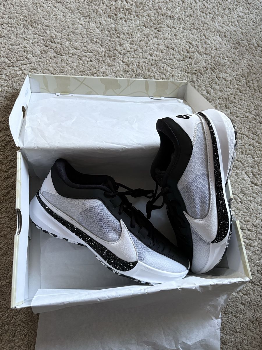 Nike Herrenschuhe: Nike zoom freak 5 Oreo – Neu und originalverpackt aus Le Grand-Saconnex von gas_x9hh 2