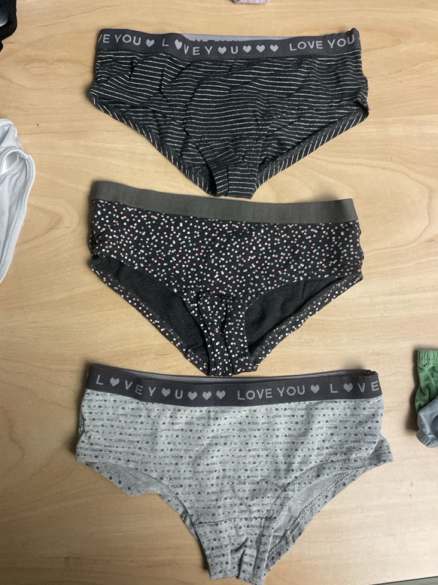 C&A Biancheria intima: 3 C&A Slips, Mädchen Gr. 134/140, Top Zustand – Usato da Obergerlafingen venduto da cabo4