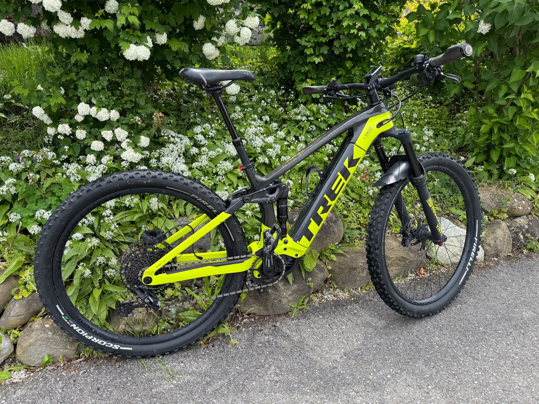 Trek Vélos: Hochwertiges e-MTB Trek Rail 9.7 / Carbon – D'occasion à Marly par Gibi1 1