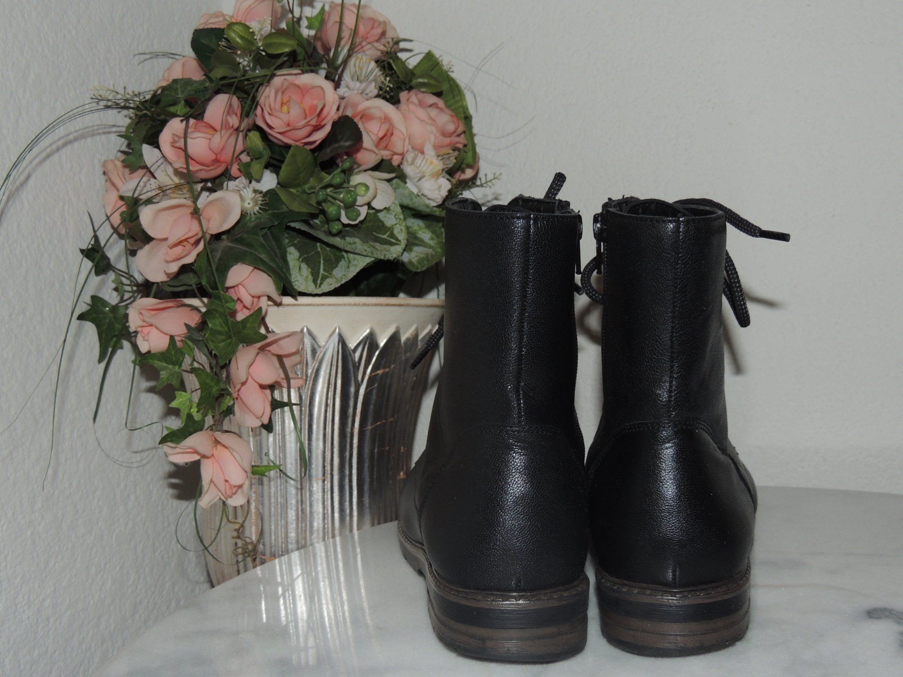 Scarpe da donna: SCHÖNE STIEFELETTE ECHTLEDER PROFILSOHLE NEU 40 – Nuovo e nell'imballaggio originale da Au ZH venduto da FashionConsultant 6