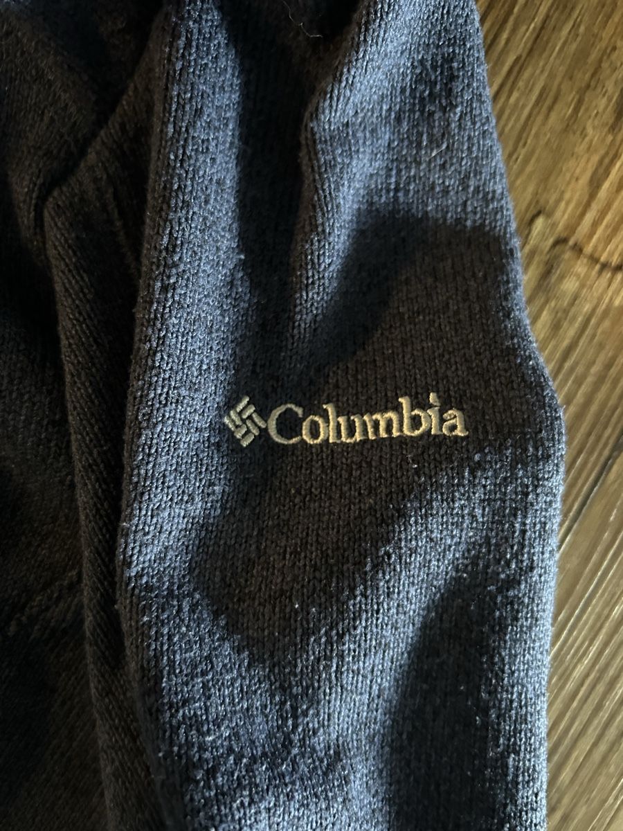 Columbia Pullover & Sweatshirts: Columbia Strickjacke mit Kapuze, Grösse S – Gebraucht aus Wolhusen von eve_m6cg 1