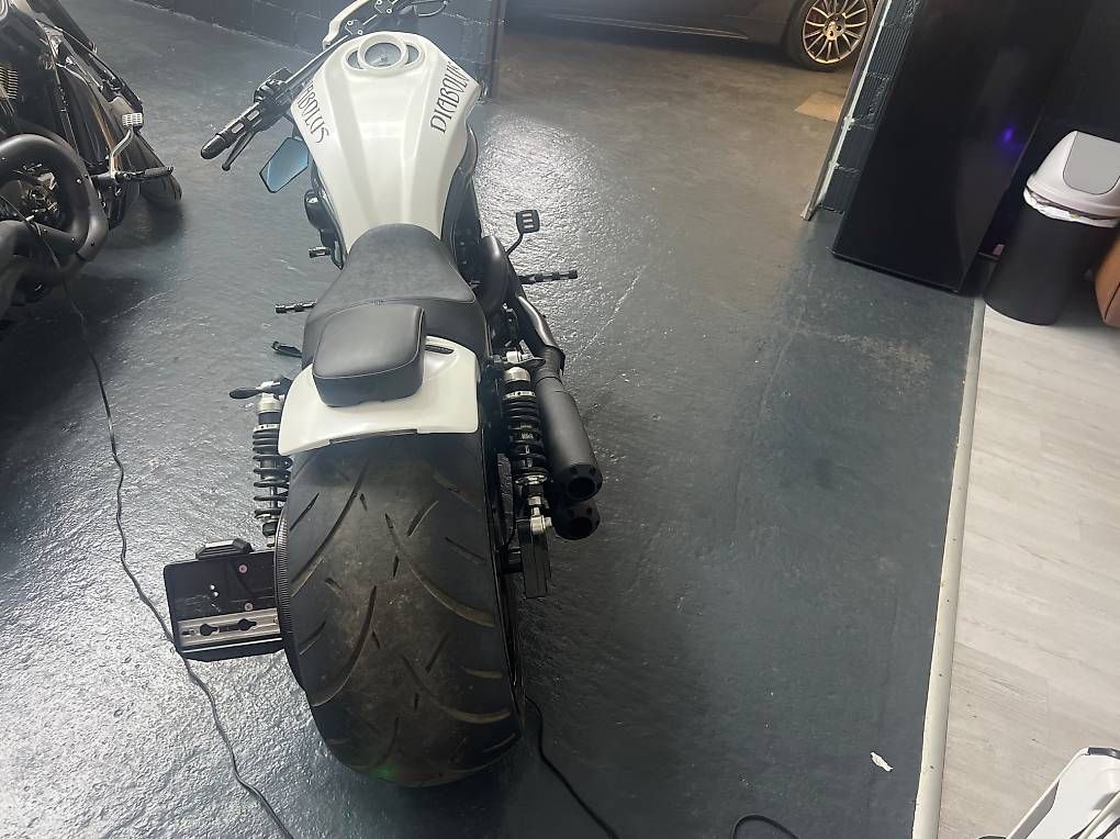 Chopper: Harley V-Rod Unikat – Usato da Kreuzlingen venduto da hei_7v9y 1