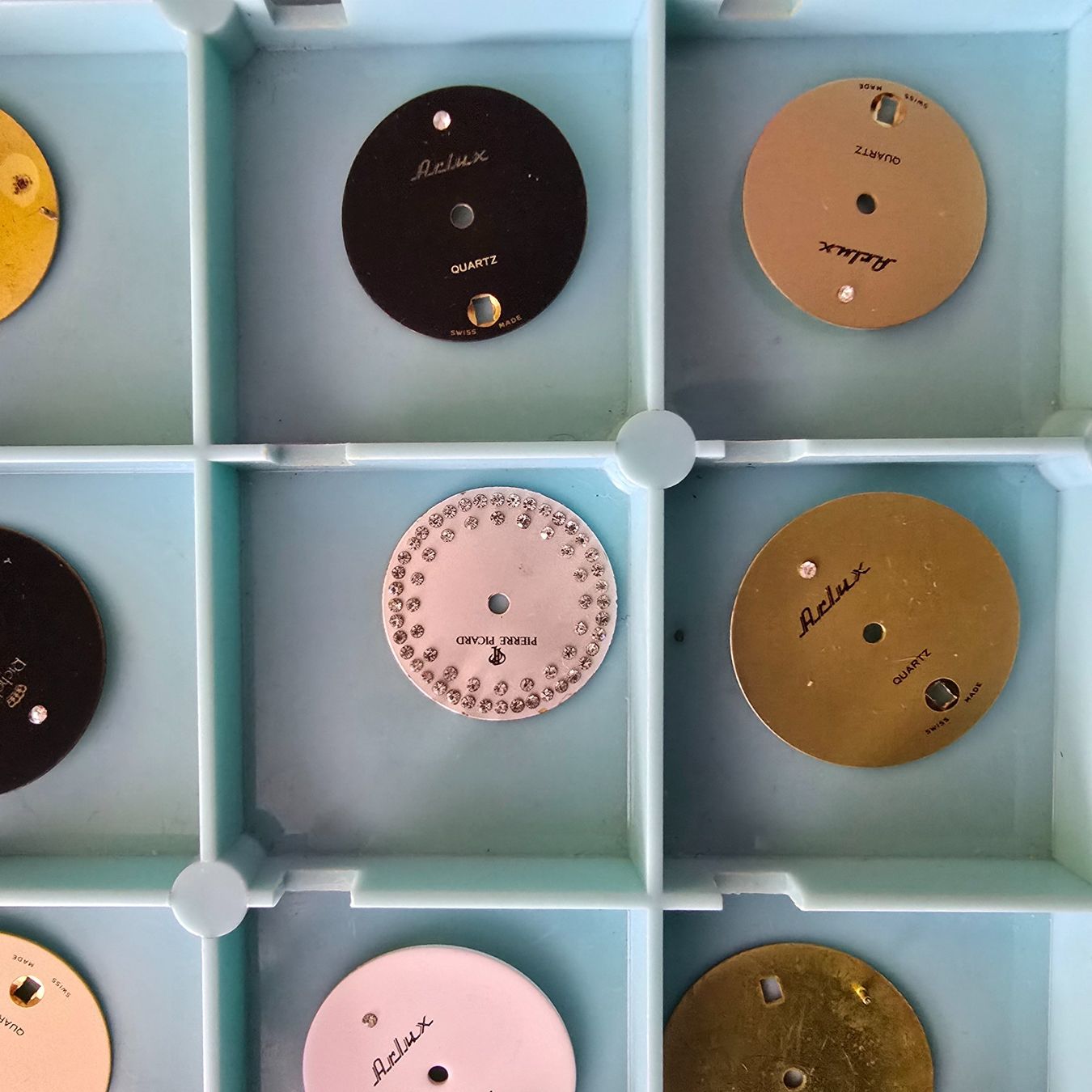 Orologi: Lot de 50 cadrans Arlux, – Usato da Tramelan venduto da Nirdan 6