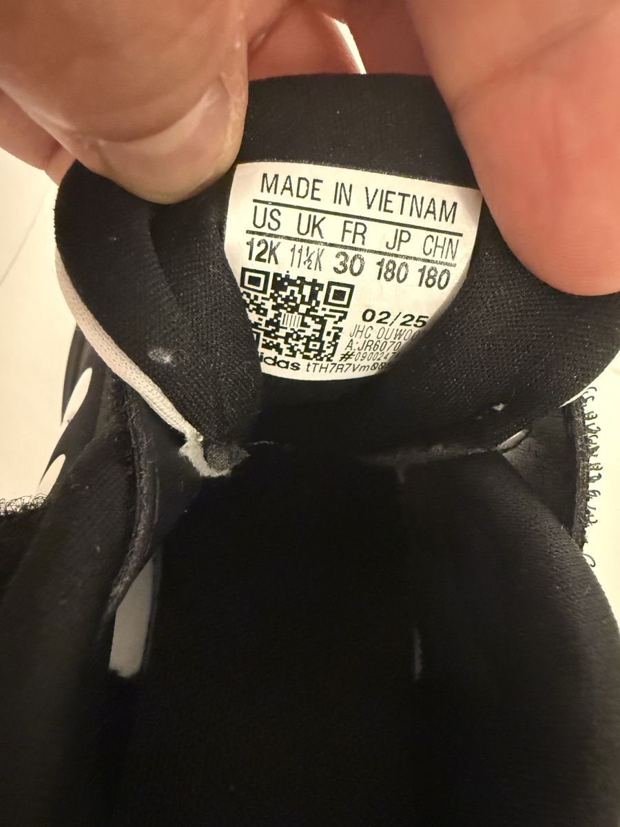 Adidas Scarpe per ragazzi: Adidas schuhe grösse 30 neu – Nuovo (secondo la descrizione) da Luterbach venduto da uhrmacherin89 3
