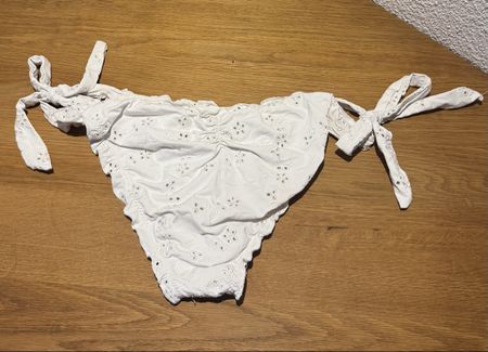 Frankies Bikinis Bottom in white