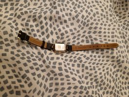 Damenarmbanduhr Dunhill Gold mit Lederband gebraucht