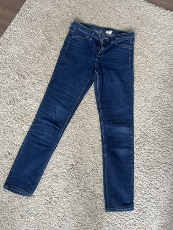 Jeans court
